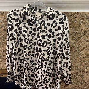 Cute and trendy long sleeve button up.